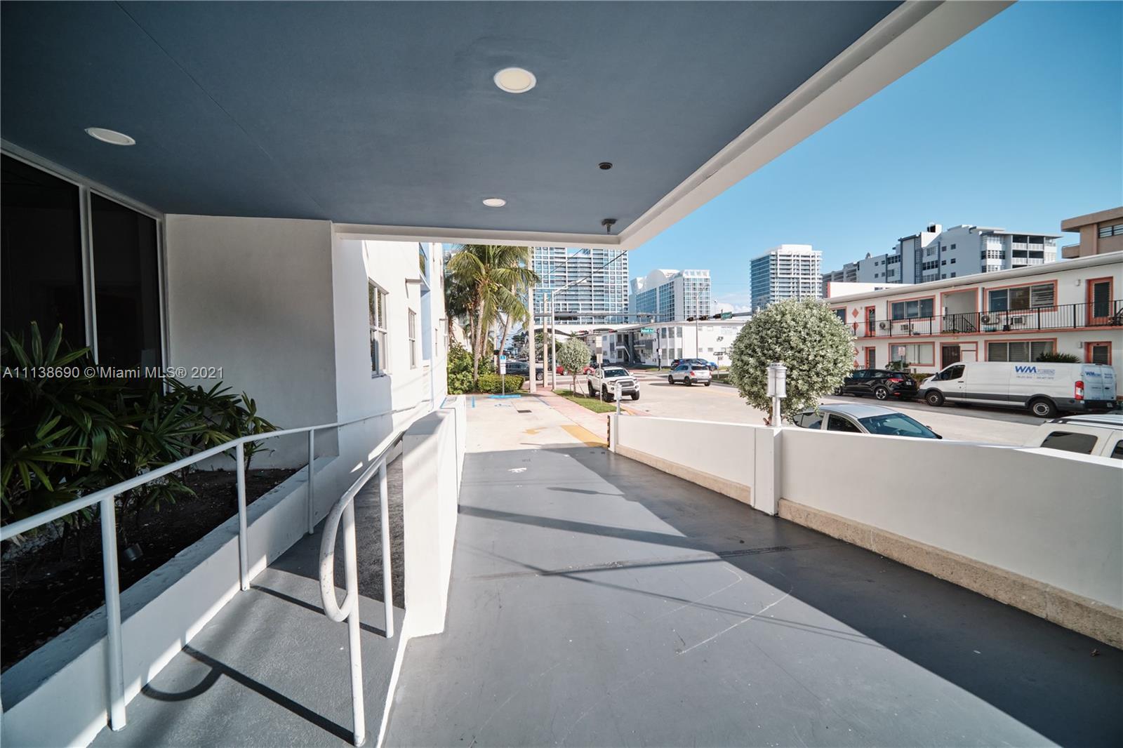 401 69th Street, Unit 502 Miami Beach, FL 33141 - Photo 4 of 32
