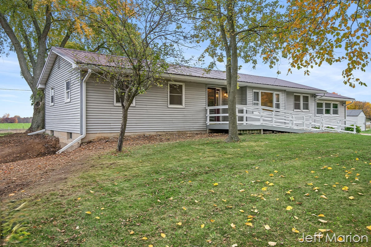 470 Peterson Road Ionia, MI 48846 - Photo 2 of 41 IMG_1001