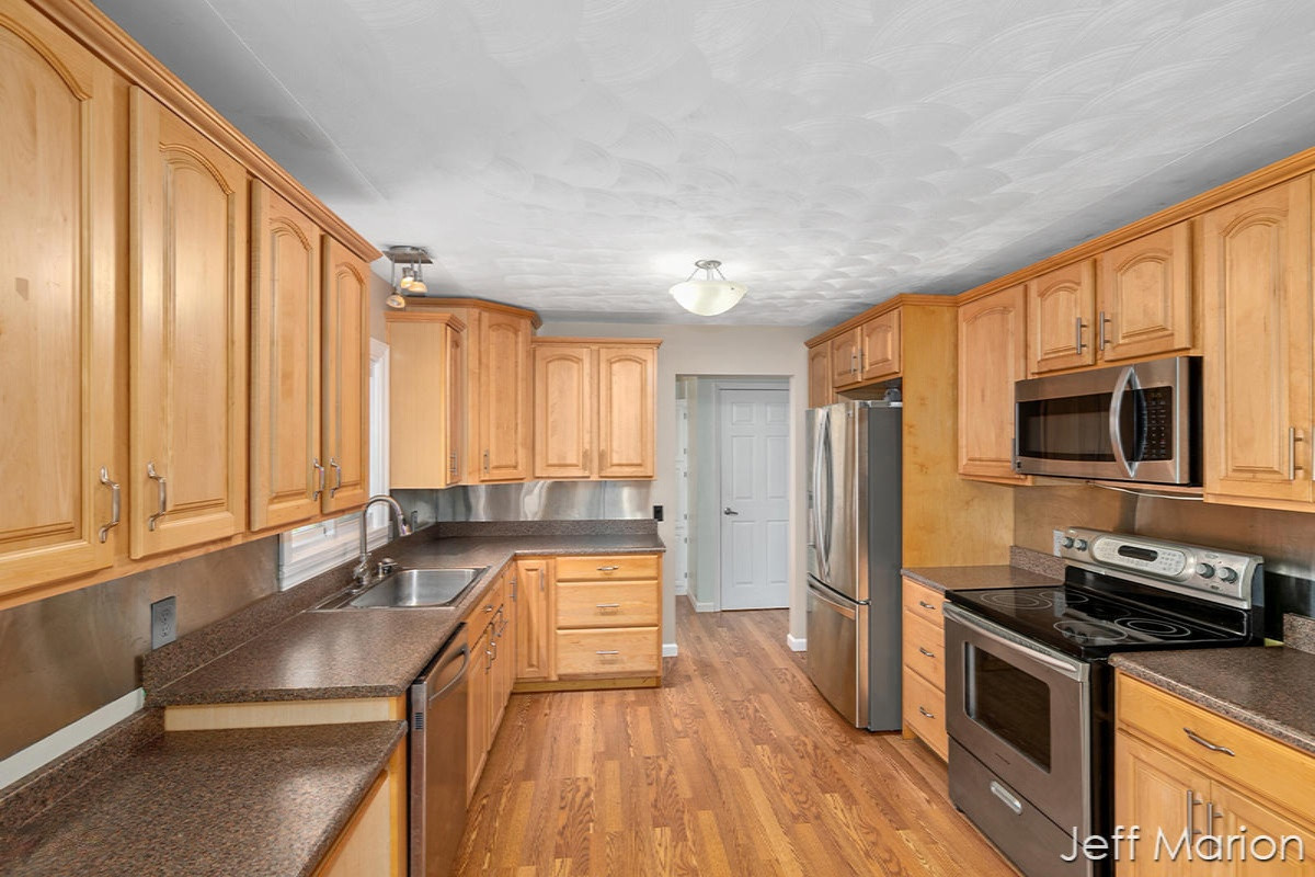 470 Peterson Road Ionia, MI 48846 - Photo 6 of 41 IMG_1006