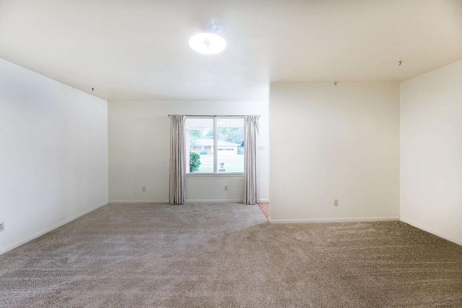 5220 7th Street Lubbock, TX 79416 - Photo 8 of 34 Living Room