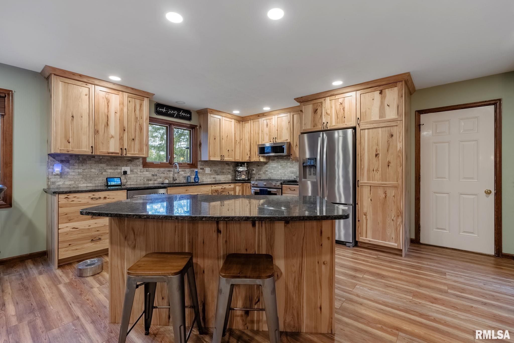 2257 Ridgeview Drive Muscatine, IA 52761 - Photo 3 of 38 Gallery Image 3