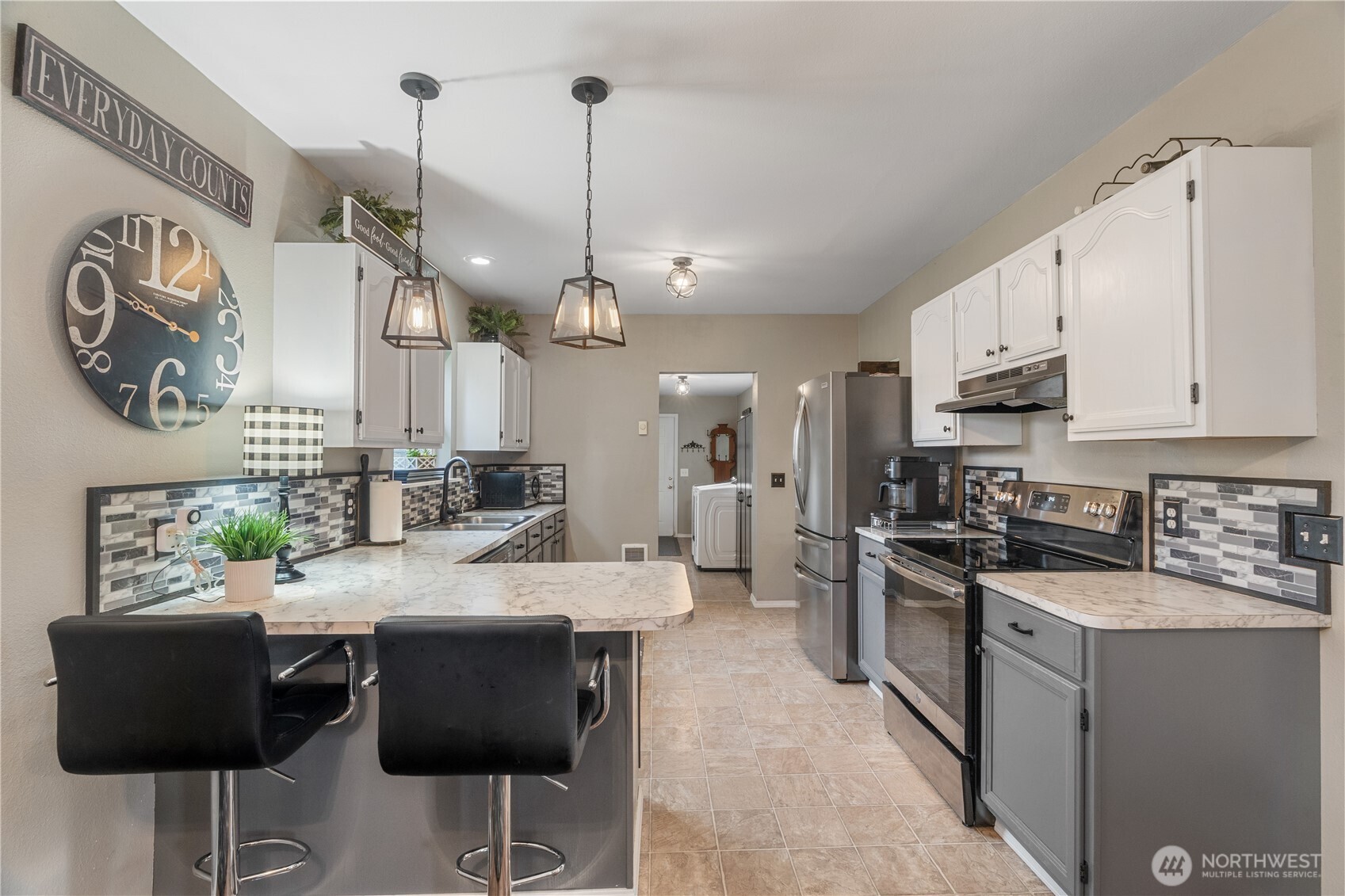 755 Willapa Raymond, WA 98577 - Photo 7 of 34