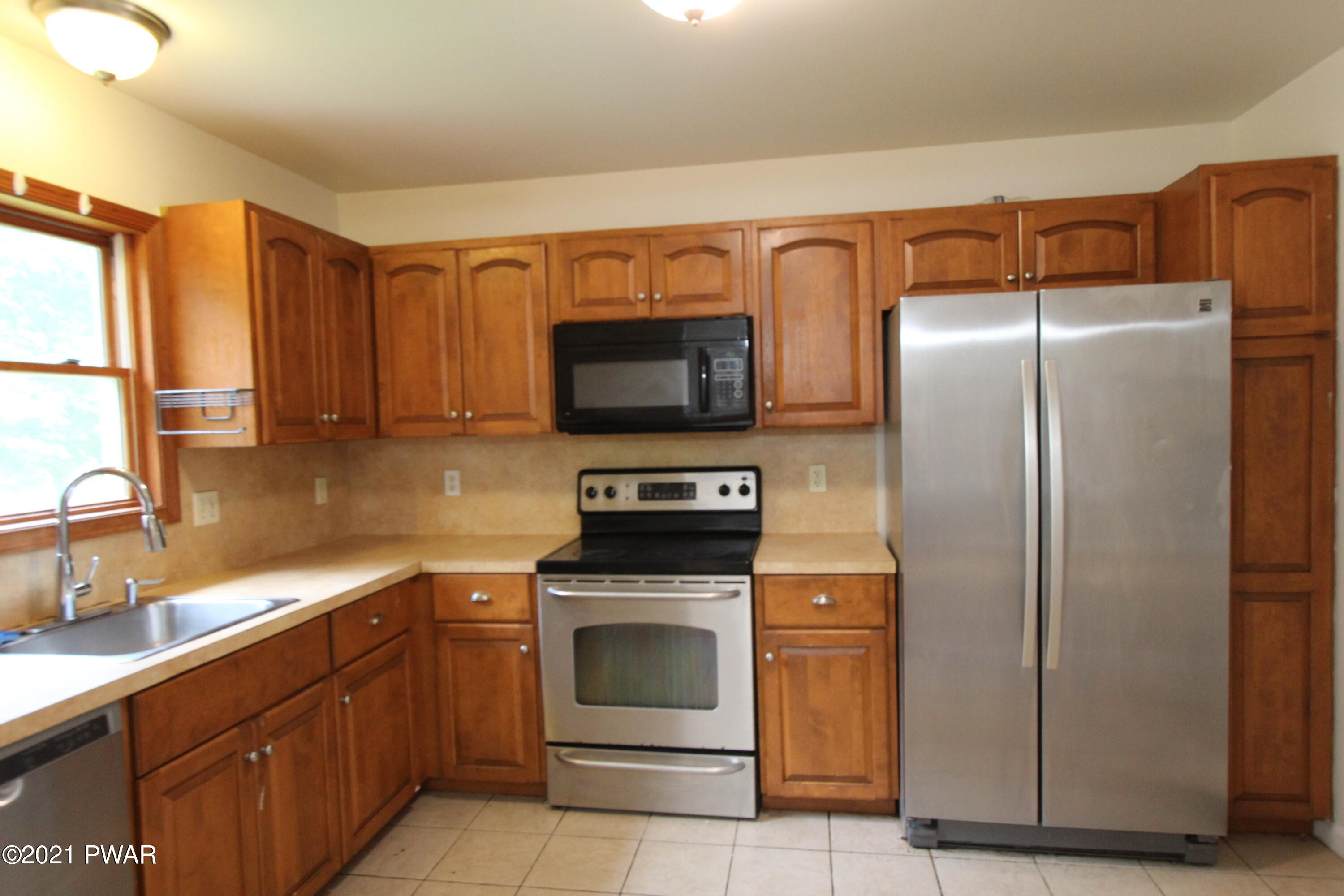 4764 Pine Ridge Drive West Bushkill, PA 18324 - Photo 7 of 20