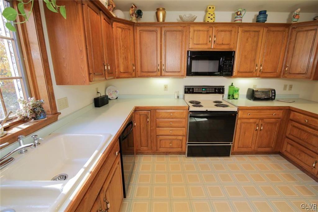 1496 Hampton Road Allentown, PA 18104 - Photo 8 of 28 Gallery Image 8