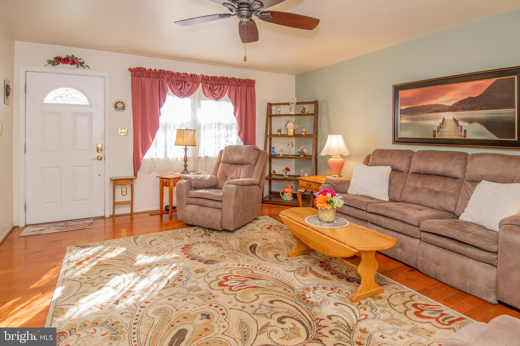 3638 Rockberry Road Baltimore, MD 21234 - Photo 4 of 24 Living Room