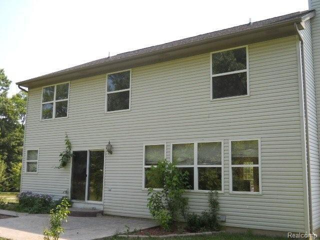 4377 Rohr Road Waterford, MI 48329 - Photo 2 of 13 Rear