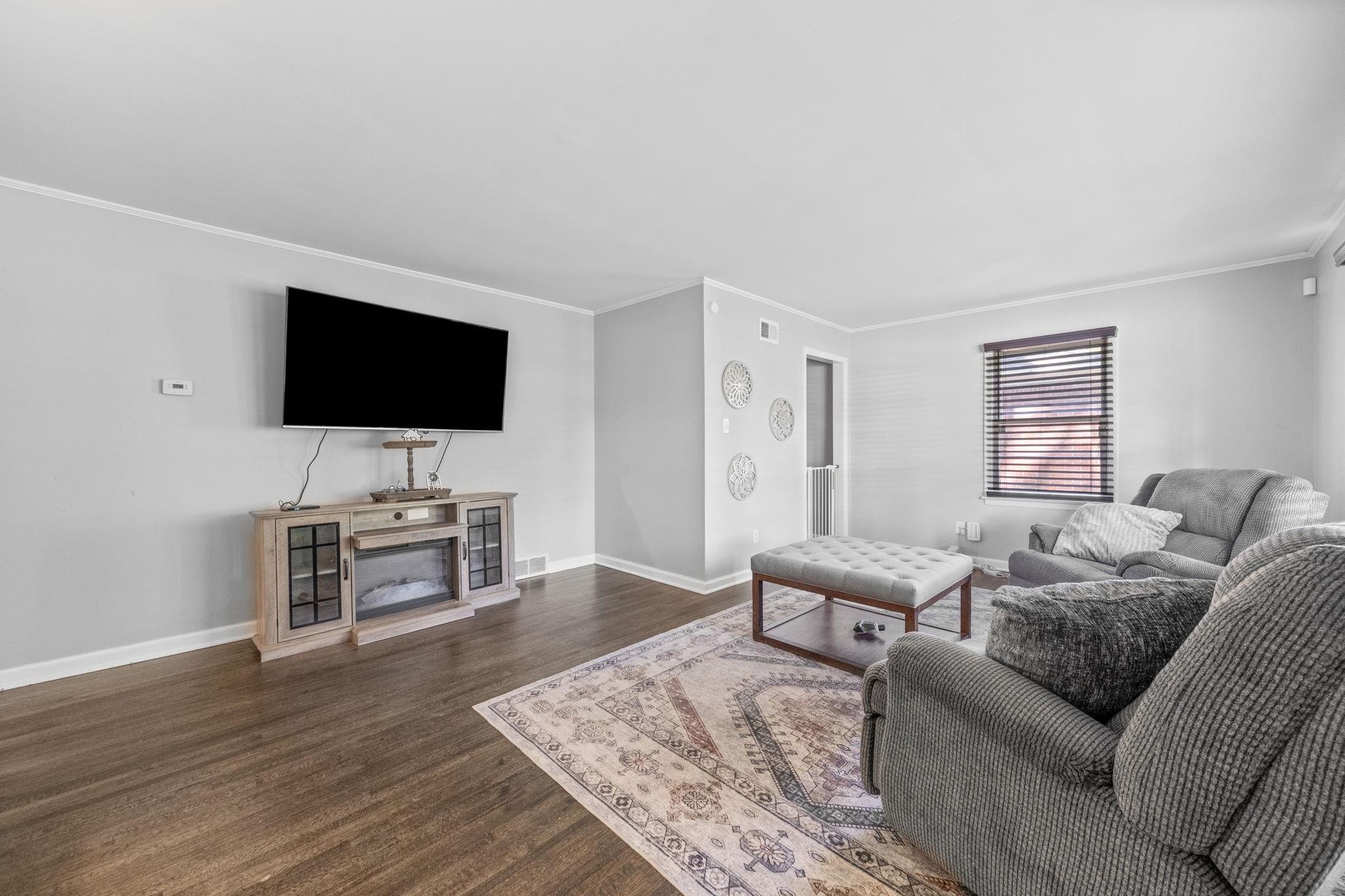 1435 Flamingo Road Memphis, TN 38117 - Photo 3 of 29 a living room with furniture and a flat screen tv
