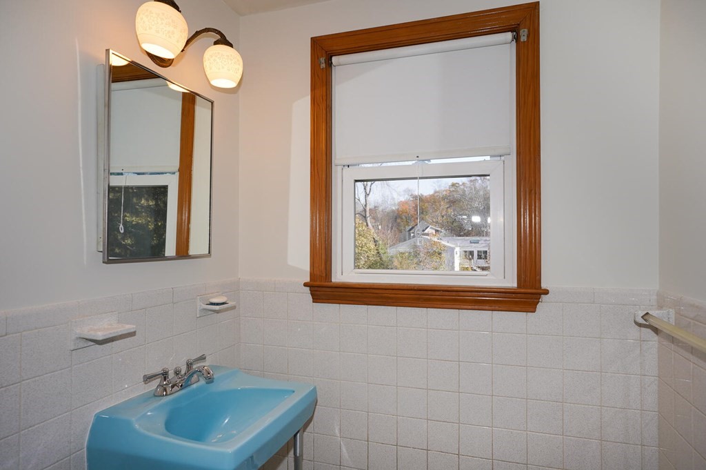 7 Spring Valley Road Burlington, MA 01803 - Photo 25 of 36 Gallery Image 25