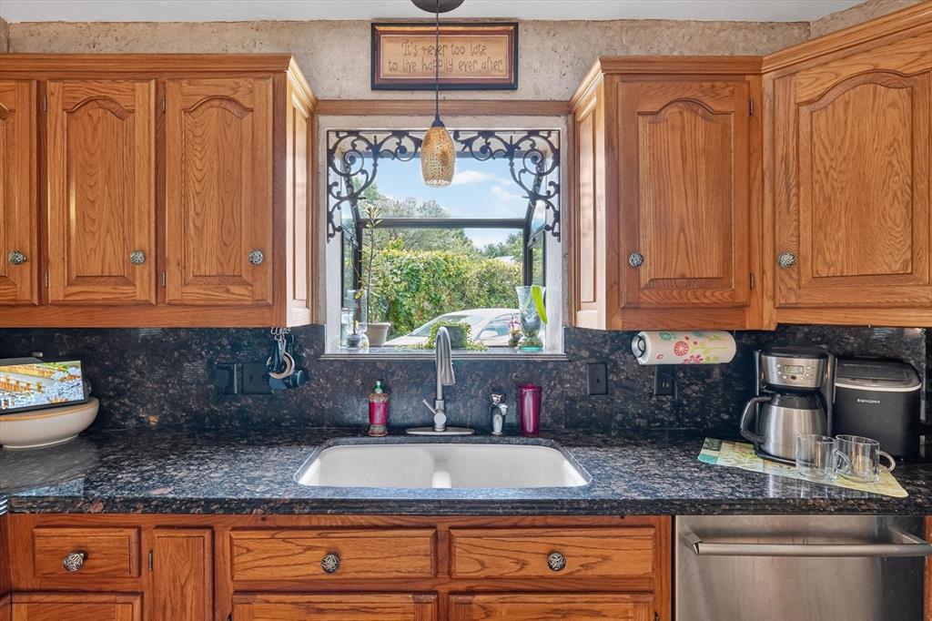 2335 Highlands Creek Road Carrollton, TX 75007 - Photo 14 of 36