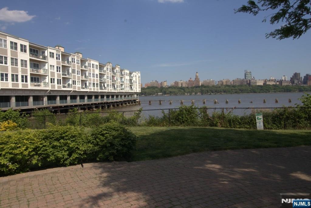 340 The Promenade Edgewater, NJ 07020 - Photo 42 of 46