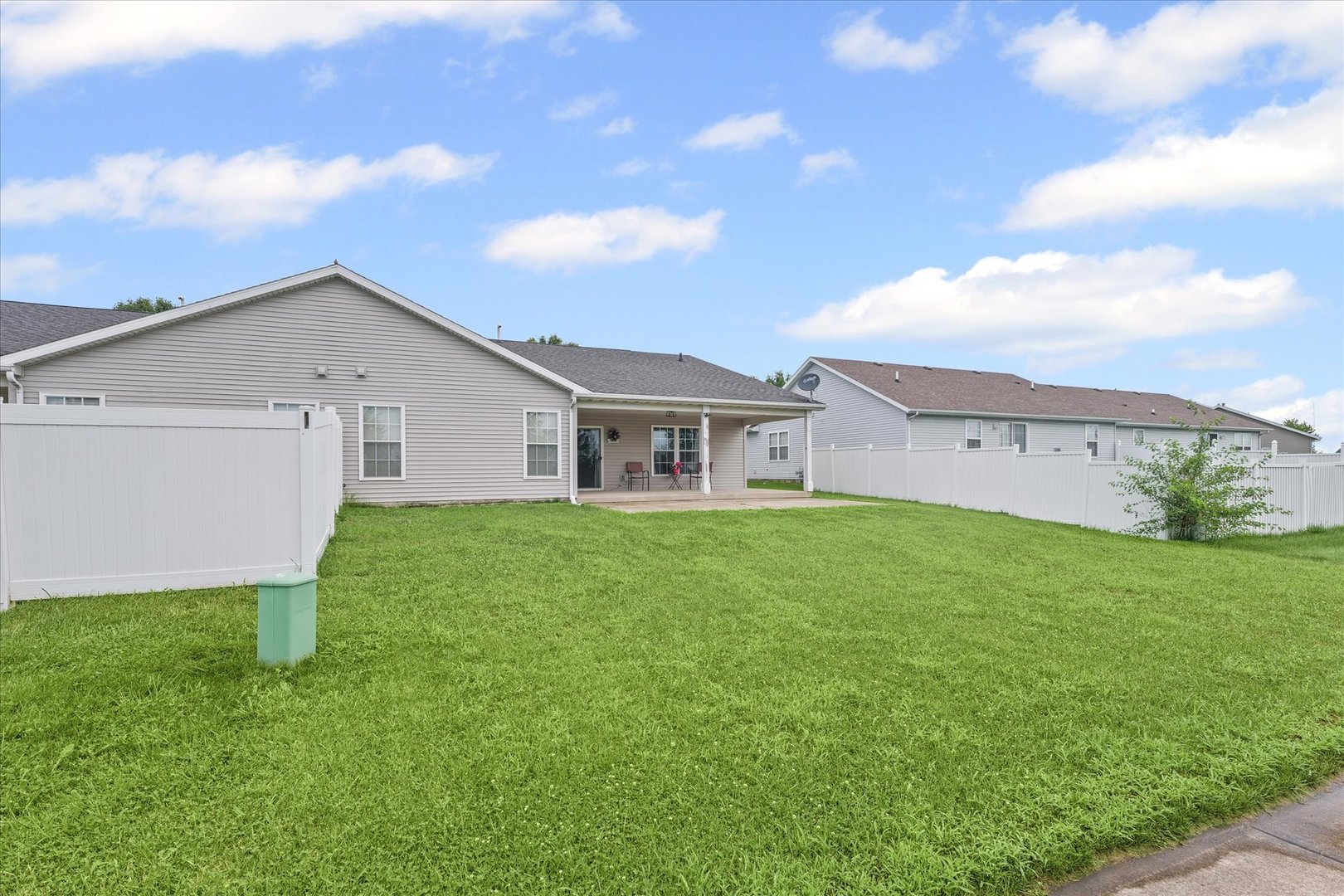634 Sedgegrass Drive Champaign, IL 61822 - Photo 33 of 35 a view of a house with backyard and garden