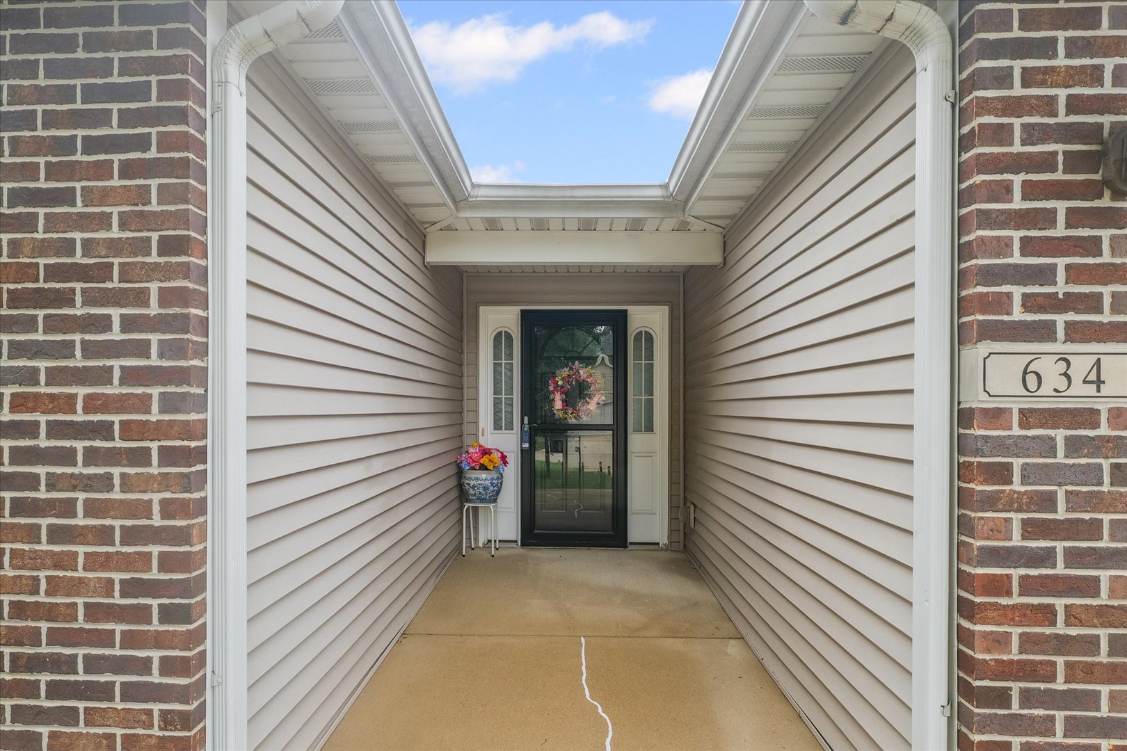634 Sedgegrass Drive Champaign, IL 61822 - Photo 4 of 35 a view of a door and a garage