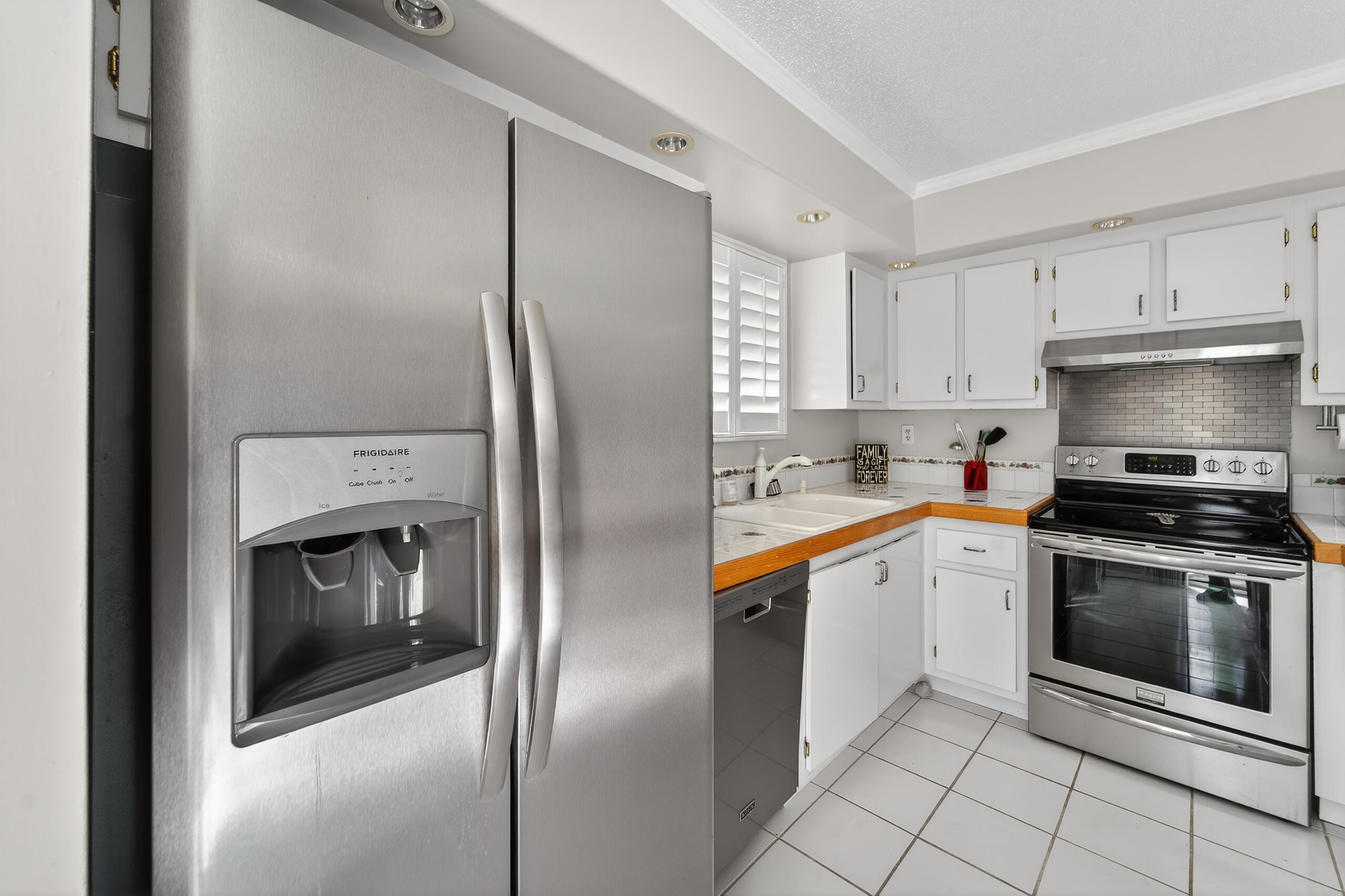 141 East Riverside Drive, Unit 10D Jupiter, FL 33469 - Photo 9 of 35 121625-163