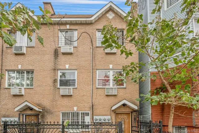 $375,000 | 1236 Prospect Avenue, Unit 1A | Foxhurst