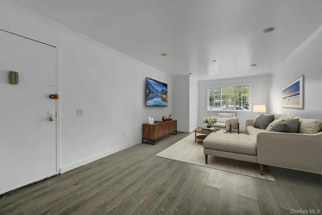 $375,000 | 1236 Prospect Avenue, Unit 1A | Foxhurst