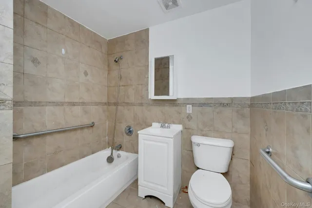 $375,000 | 1236 Prospect Avenue, Unit 1A | Foxhurst