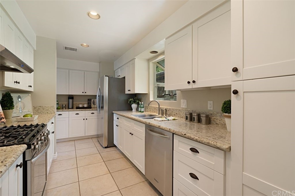 1150 Coronet Avenue Pasadena, CA 91107 - Photo 12 of 37