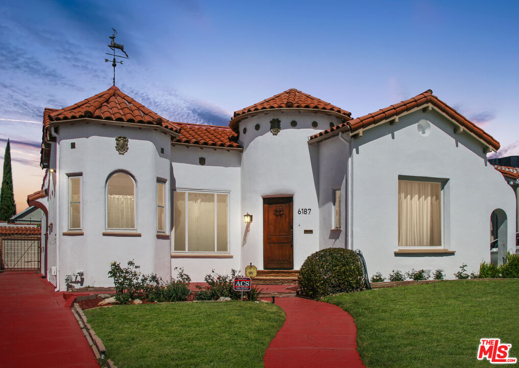 6187 Barrows Drive Los Angeles, CA 90048 - Photo 1 of 35 a front view of a house with a garden