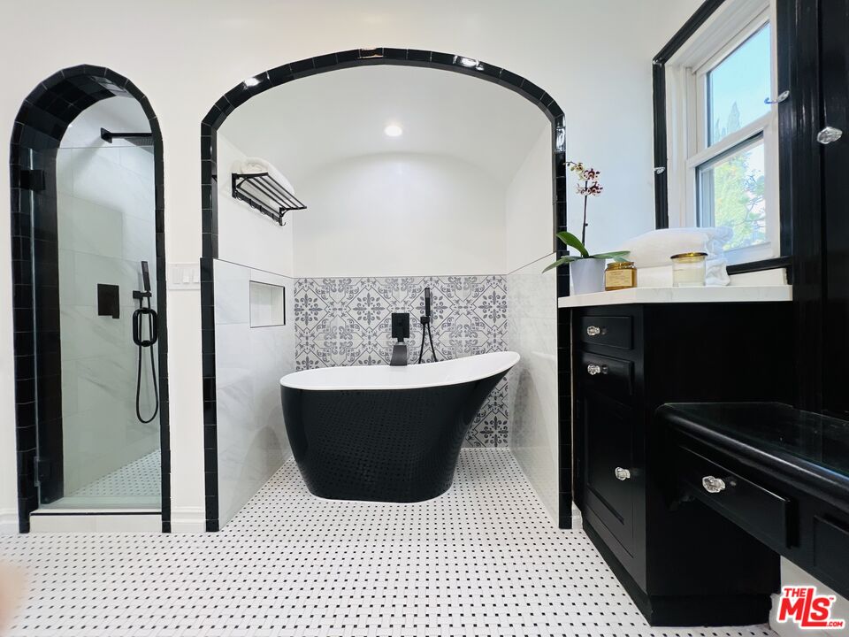6187 Barrows Drive Los Angeles, CA 90048 - Photo 24 of 35 a bathroom with a sink and a mirror
