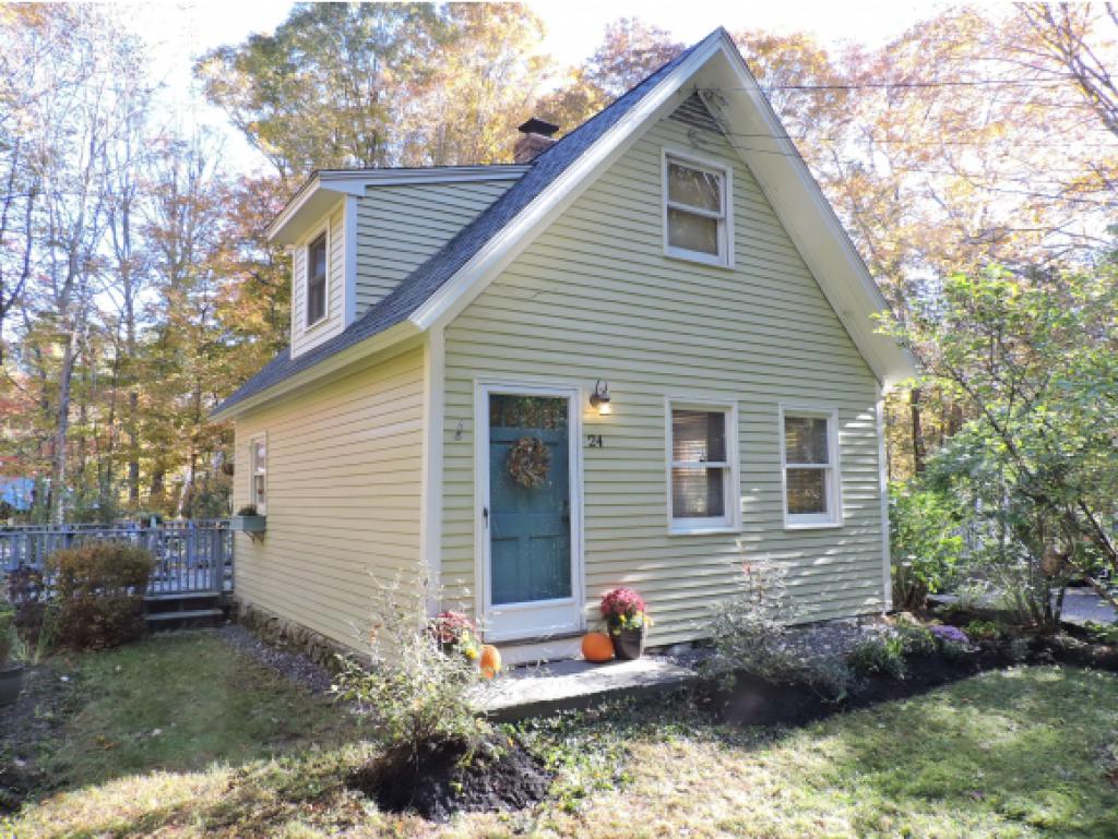 24 Forest Road Weare, NH 03281 - Photo 3 of 32
