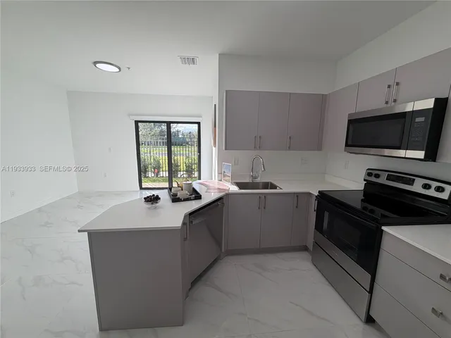 $2,600 | 2312 East 4th Avenue, Unit 103, Hialeah, FL 33013