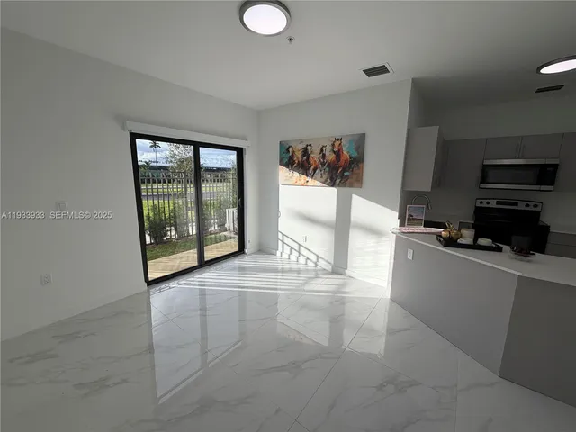 $2,600 | 2312 East 4th Avenue, Unit 103, Hialeah, FL 33013