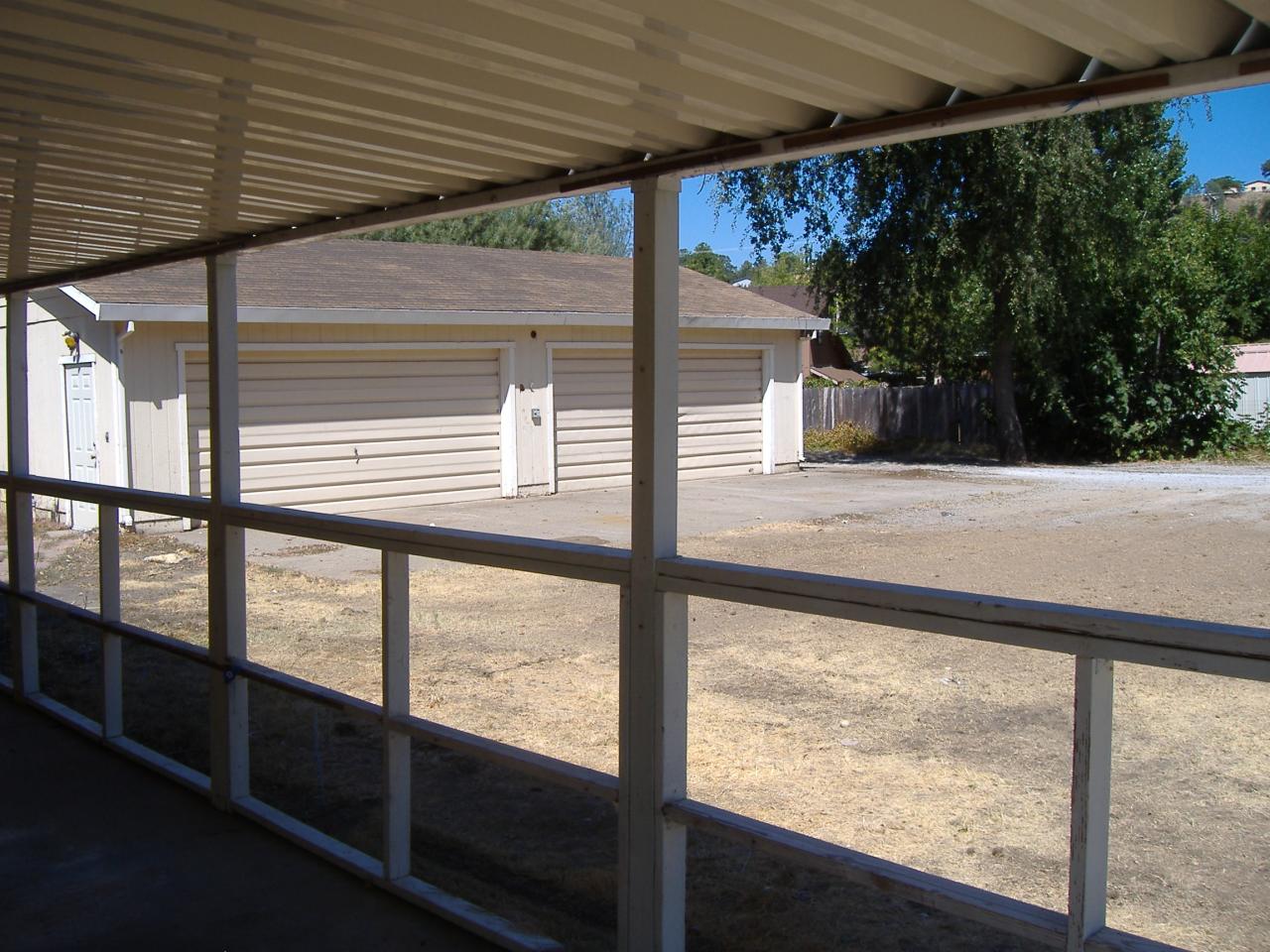 14814 Ravine Road Redding, CA 96003 - Photo 3 of 10 yard / garage