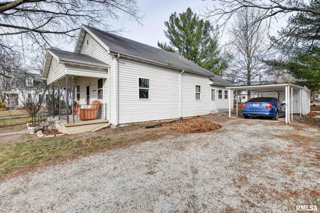 $89,900 | 819 East Adams Street, Taylorville, IL 62568