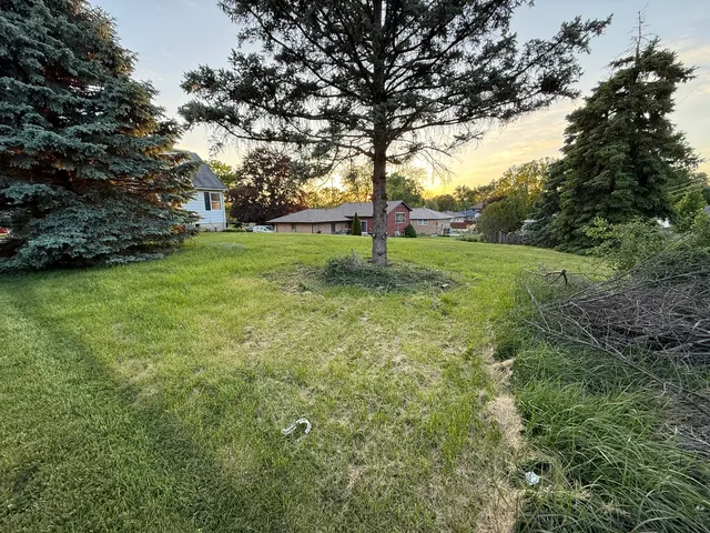 $372,500 | 106 Kazwell Street, Willow Springs, IL 60480