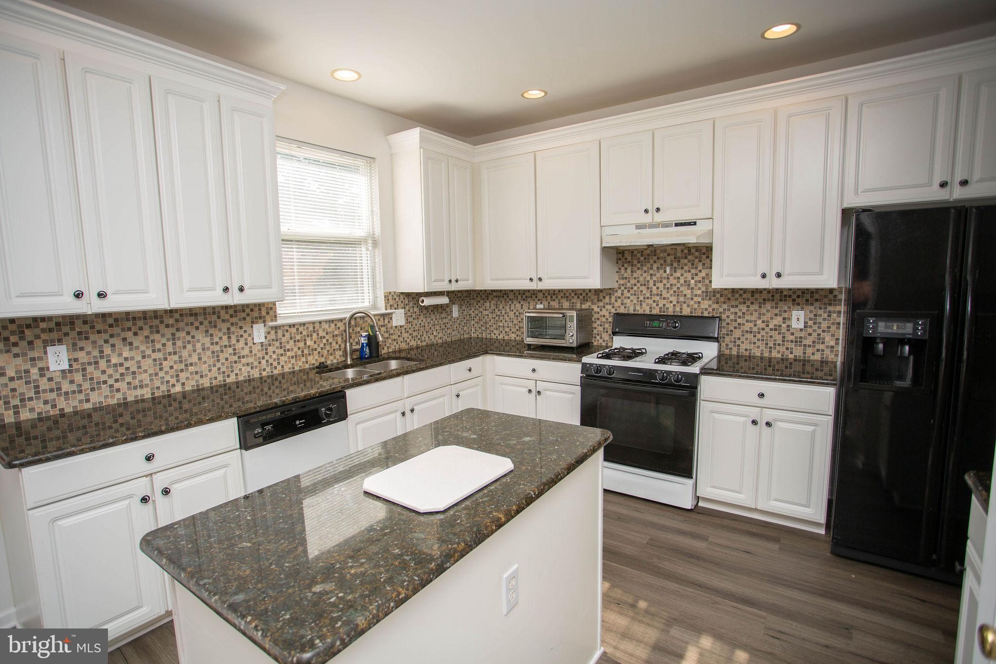 68 Stoneham Drive Delran, NJ 08075 - Photo 10 of 48