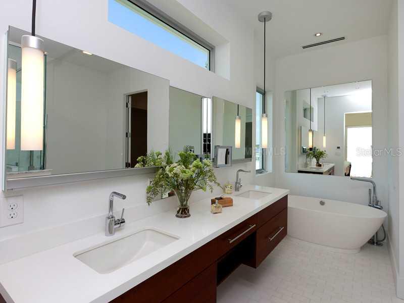1456 Point Crisp Road Sarasota, FL 34242 - Photo 15 of 25 Master Bath