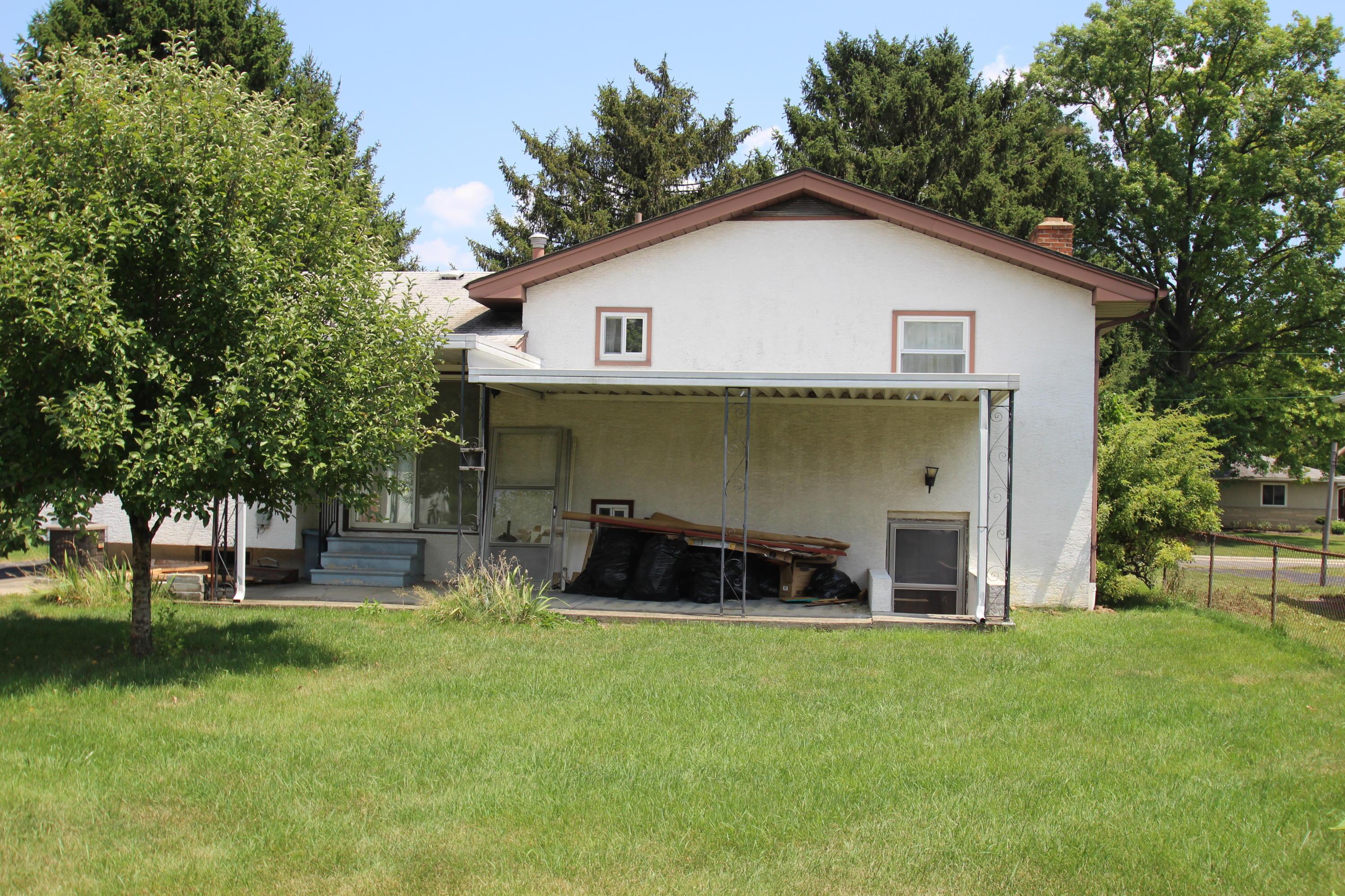 825 Bernhard Road Columbus, OH 43213 - Photo 2 of 9