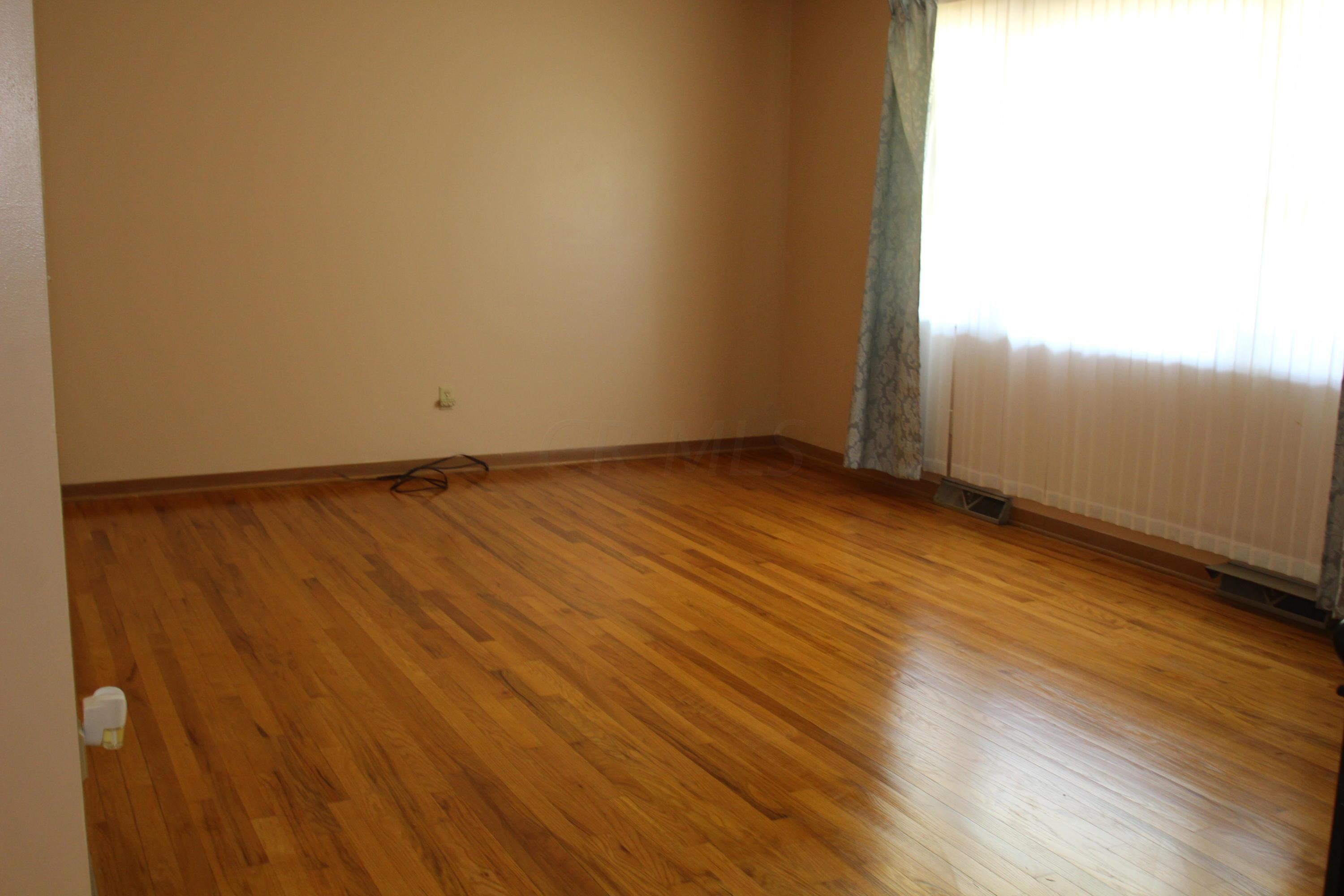 825 Bernhard Road Columbus, OH 43213 - Photo 3 of 9