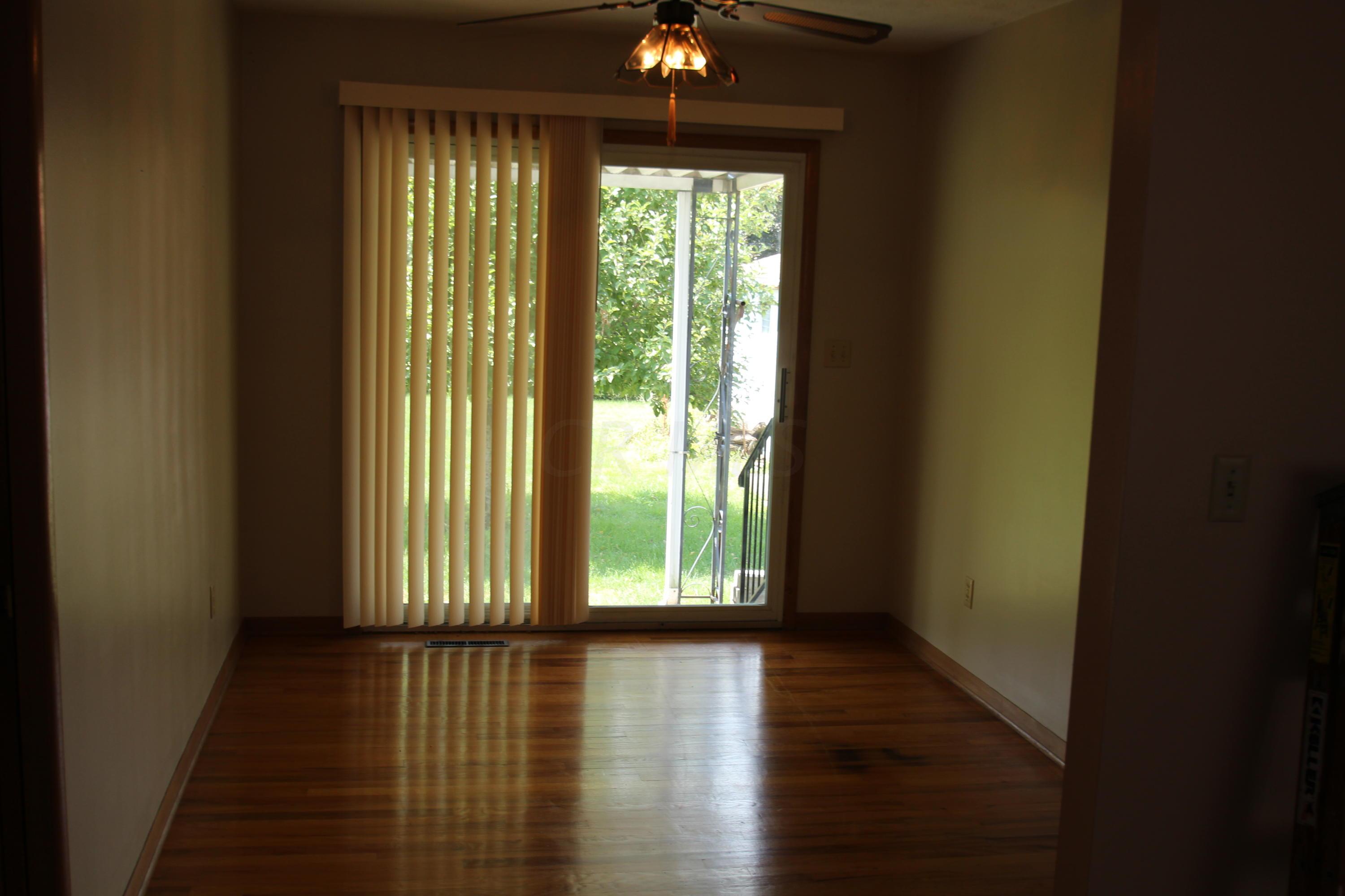 825 Bernhard Road Columbus, OH 43213 - Photo 4 of 9