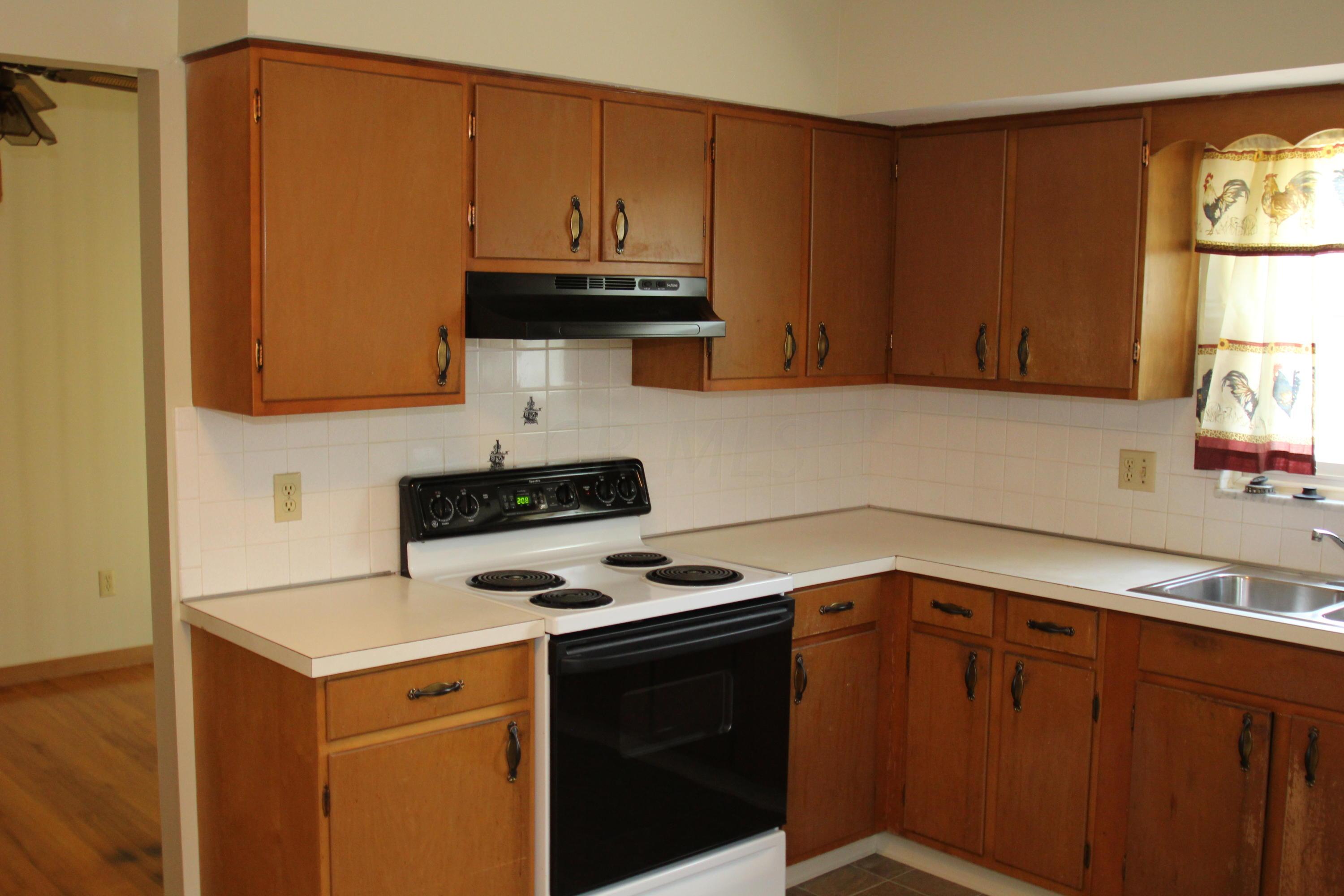 825 Bernhard Road Columbus, OH 43213 - Photo 5 of 9