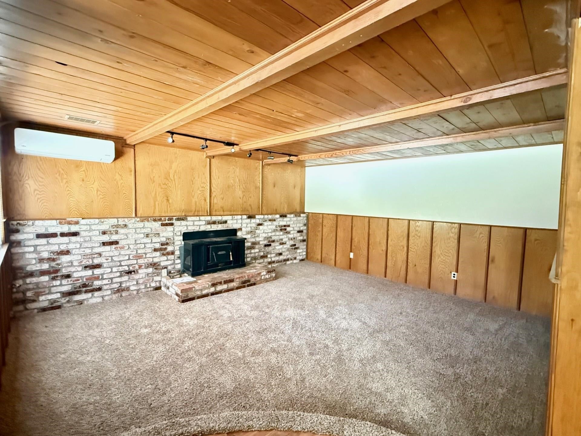 814 Curly Jack Road Happy Camp, CA 96039 - Photo 10 of 49 Gallery Image 10