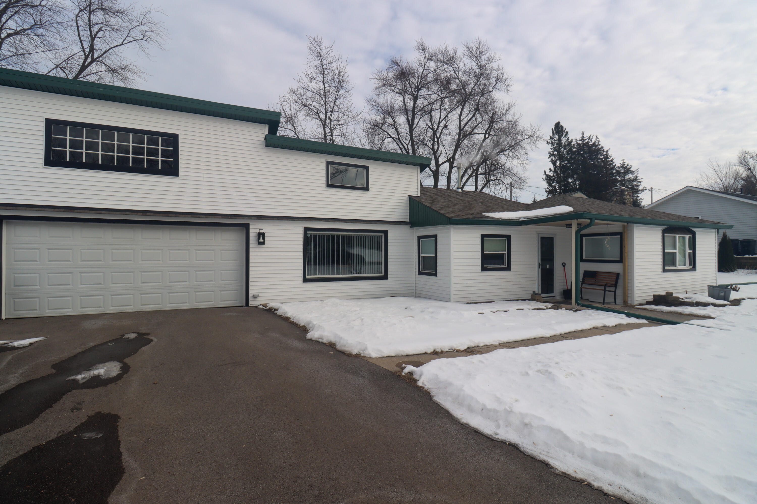 6111 247th Avenue Paddock Lake, WI 53168 - Photo 1 of 18 6111 247th Ave Salem Lake WI 53168-18