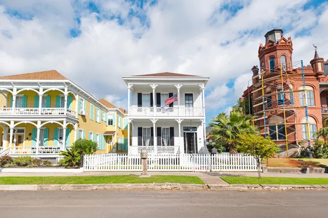 $550,000 | 1610 Postoffice Street, Galveston, TX 77550