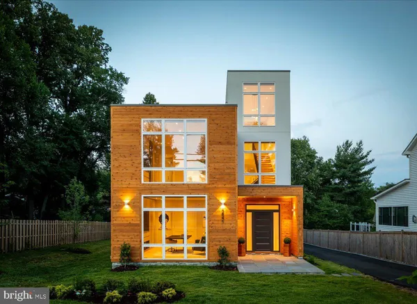 $2,700,000 | 2841 Edgelea Road, Vienna, VA 22181