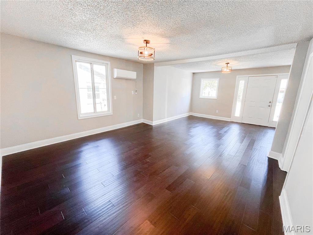 451 Fair Street Sullivan, MO 63080 - Photo 3 of 17