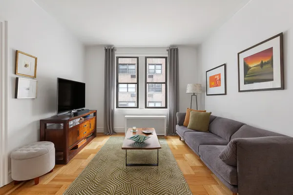 $645,000 | 230 East 71st Street, Unit 6B | Lenox Hill