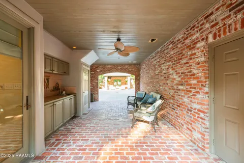 $875,000 | 14727 U.S. Highway 190, Opelousas, LA 70570