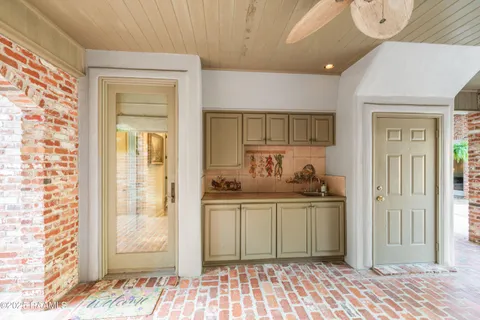 $875,000 | 14727 U.S. Highway 190, Opelousas, LA 70570