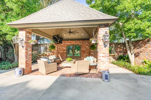 $875,000 | 14727 U.S. Highway 190, Opelousas, LA 70570