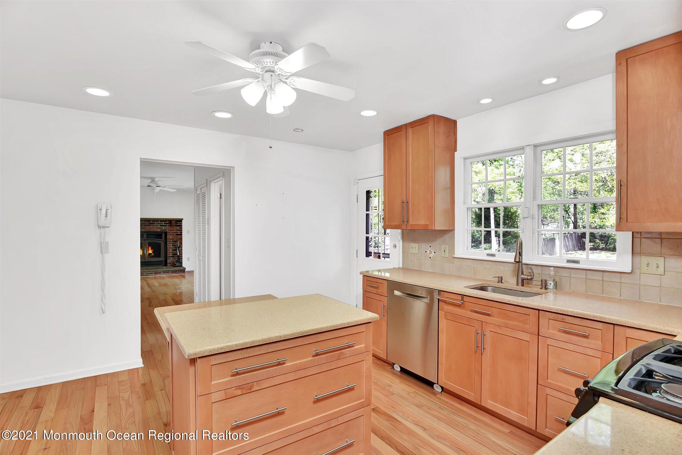 8 Julies Way Howell, NJ 07731 - Photo 10 of 29 10-Kitchen