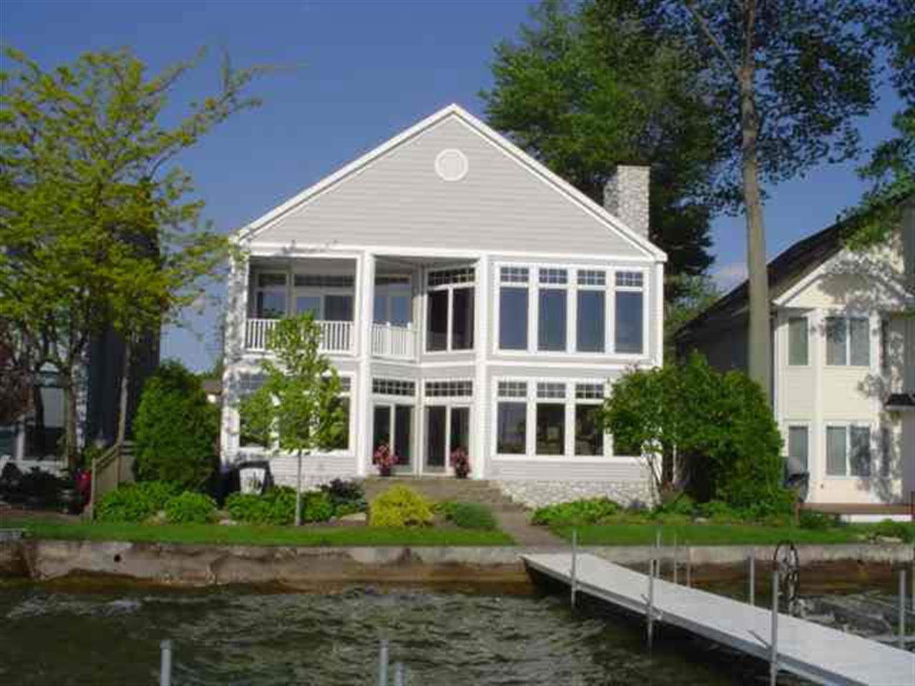 11427 North Ogden Point Road Syracuse, IN 46567 - Photo 1 of 25 Gallery Image 1