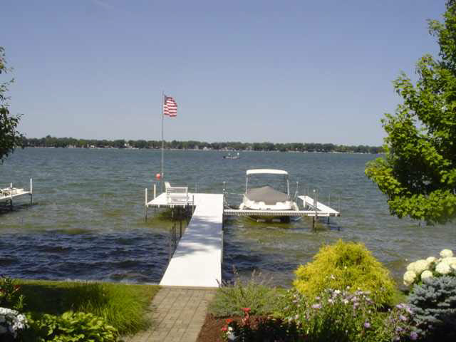 11427 North Ogden Point Road Syracuse, IN 46567 - Photo 2 of 25 Gallery Image 2