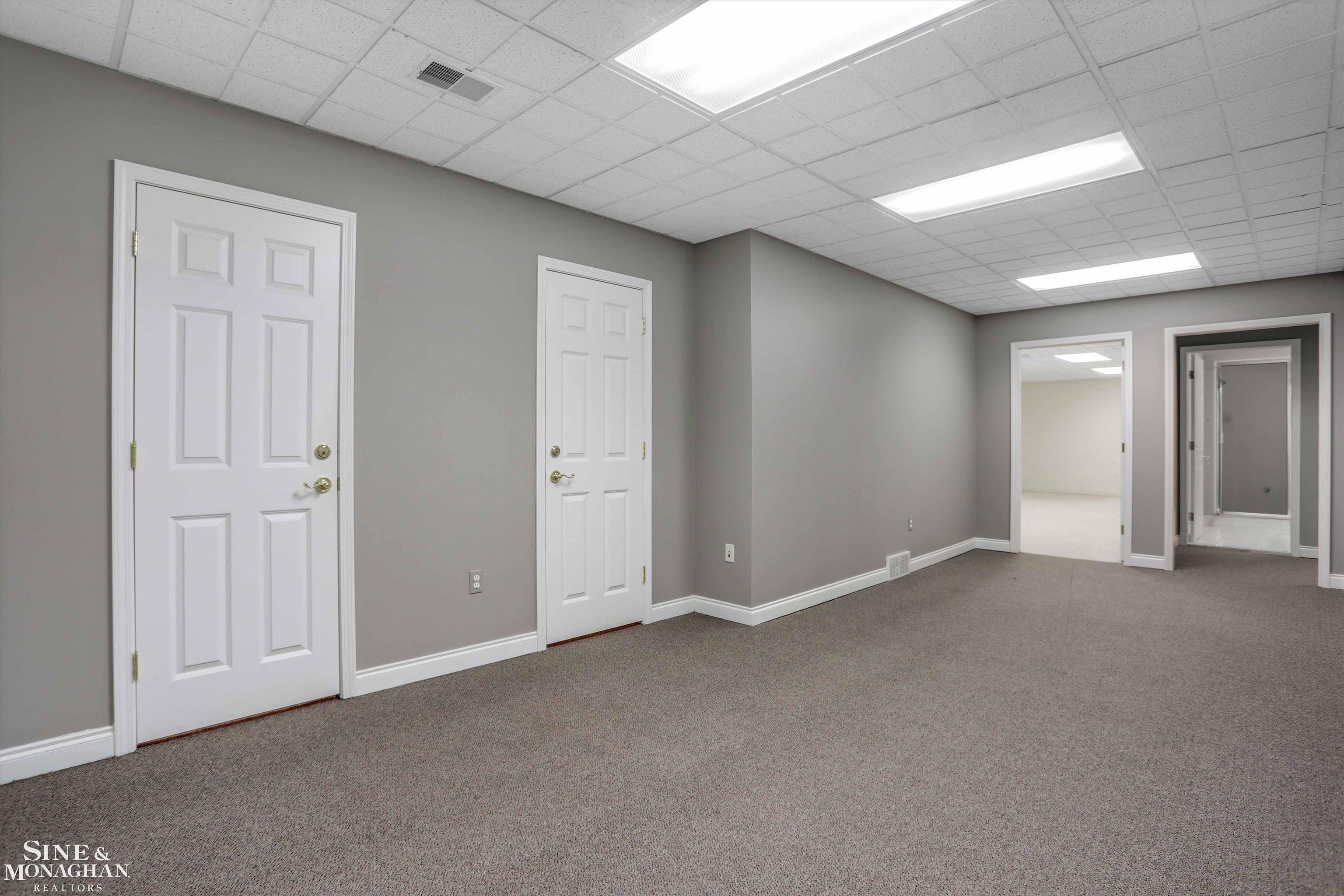 217 Lake Shore Road Grosse Pointe, MI 48236 - Photo 46 of 63 50166368-a9bad310-9ea5-473c-aaee-3fc12dab206a.JPG