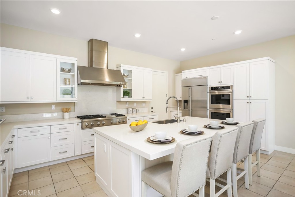 117 Swift Irvine, CA 92618 - Photo 14 of 62 a kitchen with a stove a white table and chairs in it
