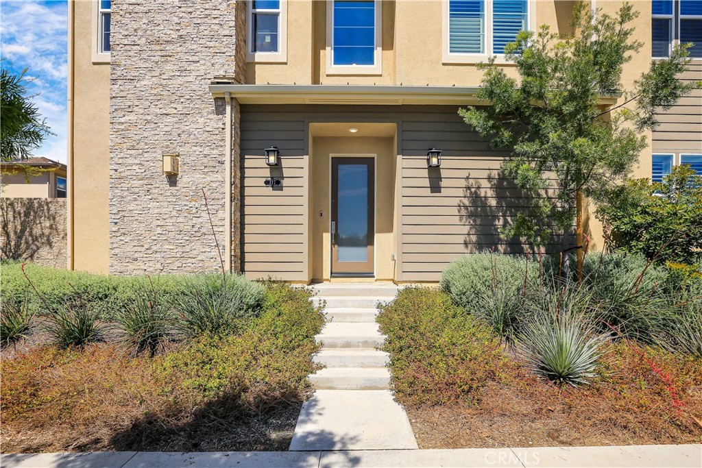 117 Swift Irvine, CA 92618 - Photo 3 of 62 a front view of a house with garden